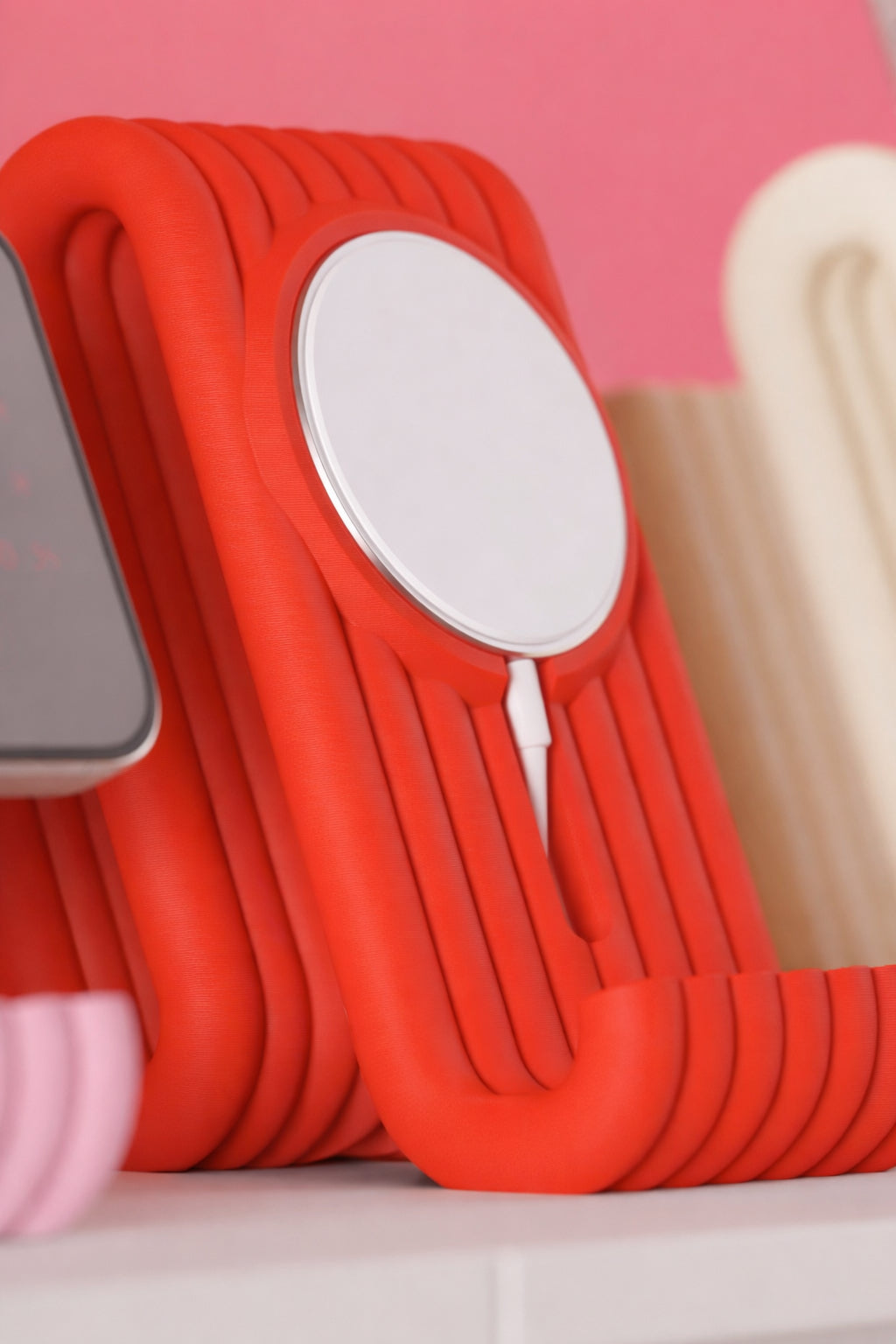 Wiggle iPhone MagSafe Charging Stand – 3D Printed Modern Ribbed Phone Dock (MagSafe Compatible)