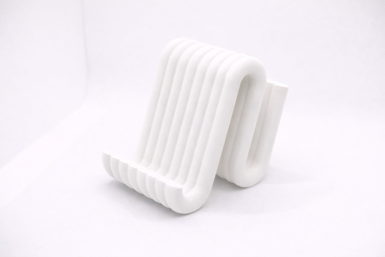 Wiggle mobile phone stand
